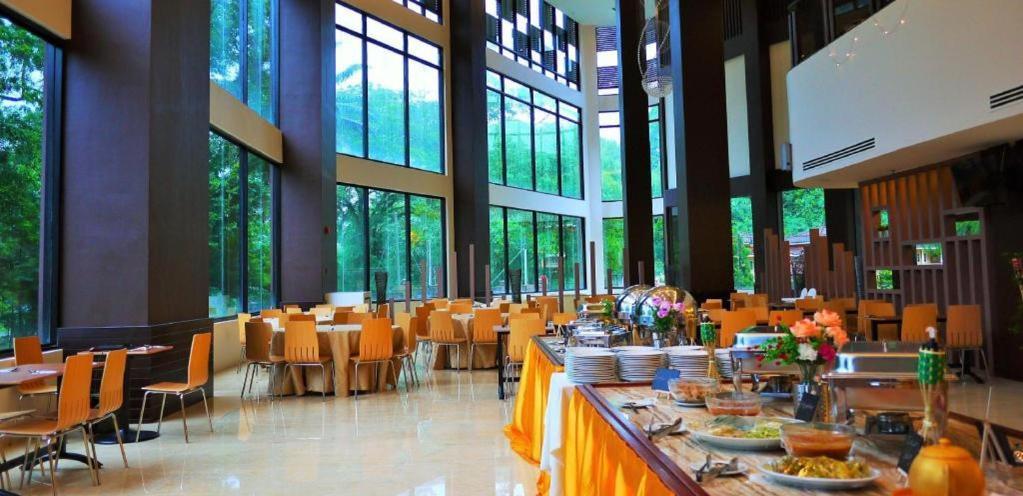 Hotel Grand Baron Taiping Extérieur photo