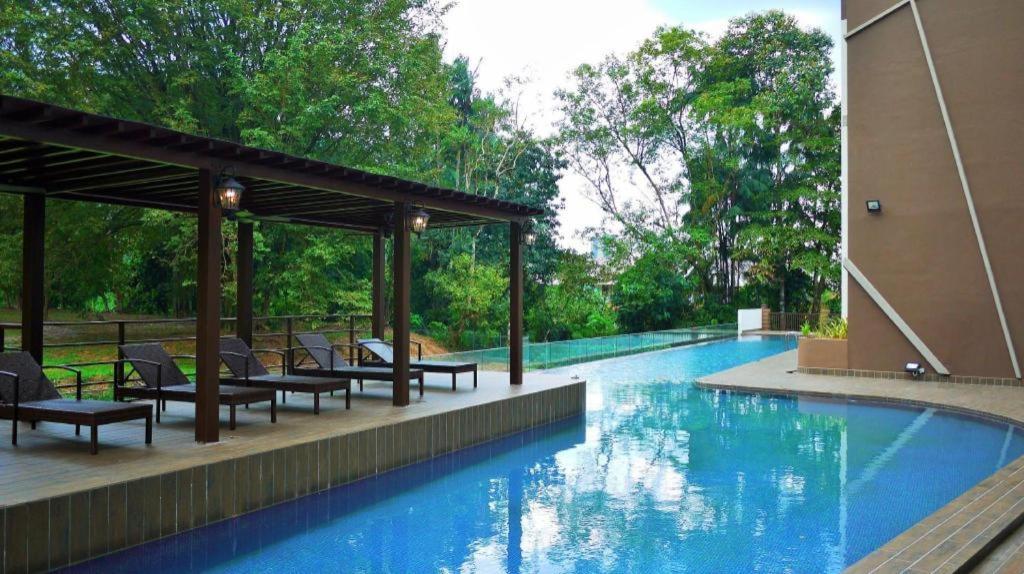 Hotel Grand Baron Taiping Extérieur photo