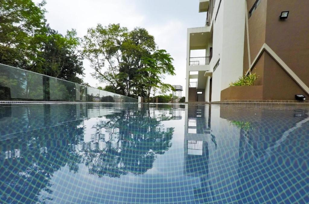 Hotel Grand Baron Taiping Extérieur photo