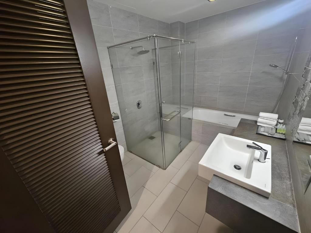 Hotel Grand Baron Taiping Extérieur photo