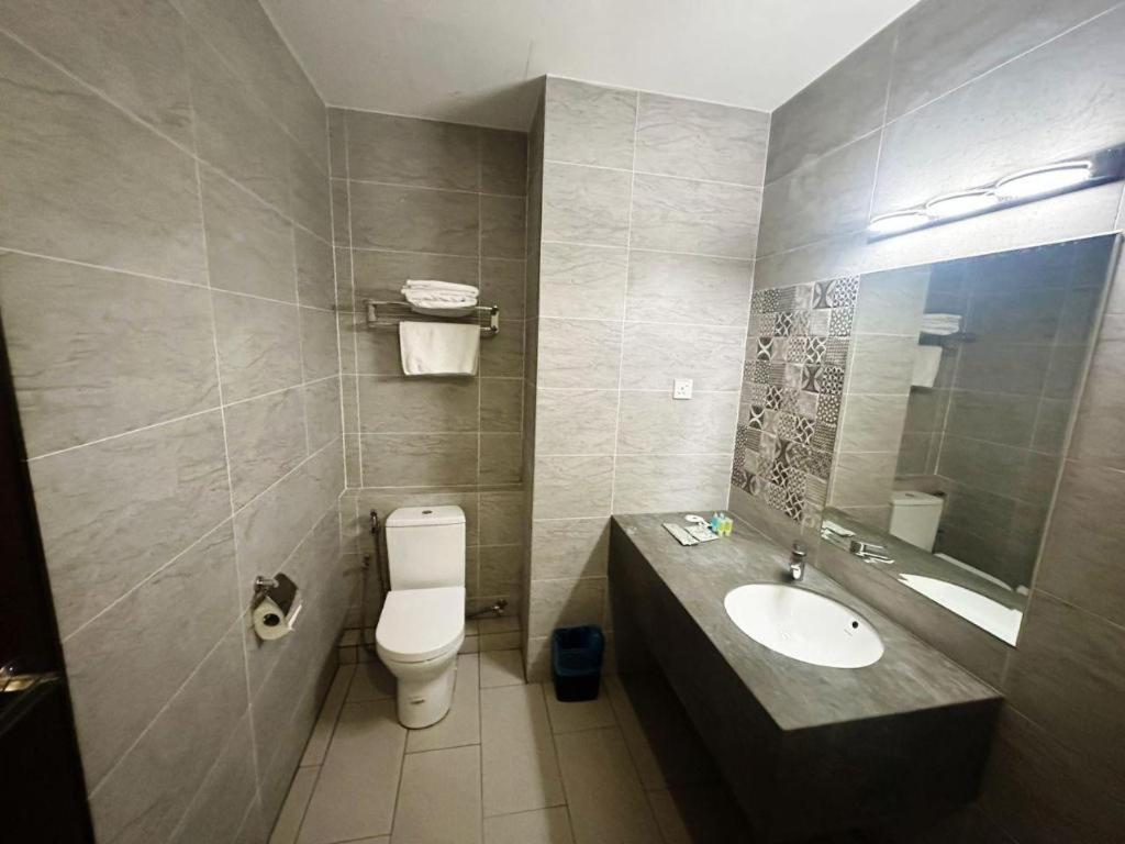 Hotel Grand Baron Taiping Extérieur photo