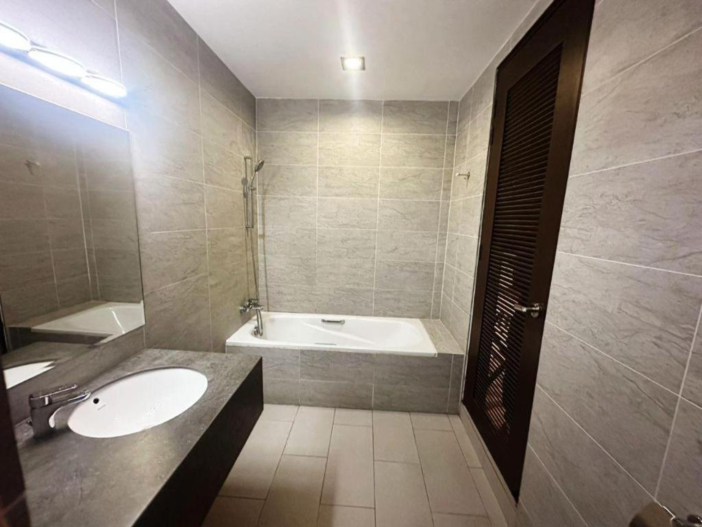 Hotel Grand Baron Taiping Extérieur photo