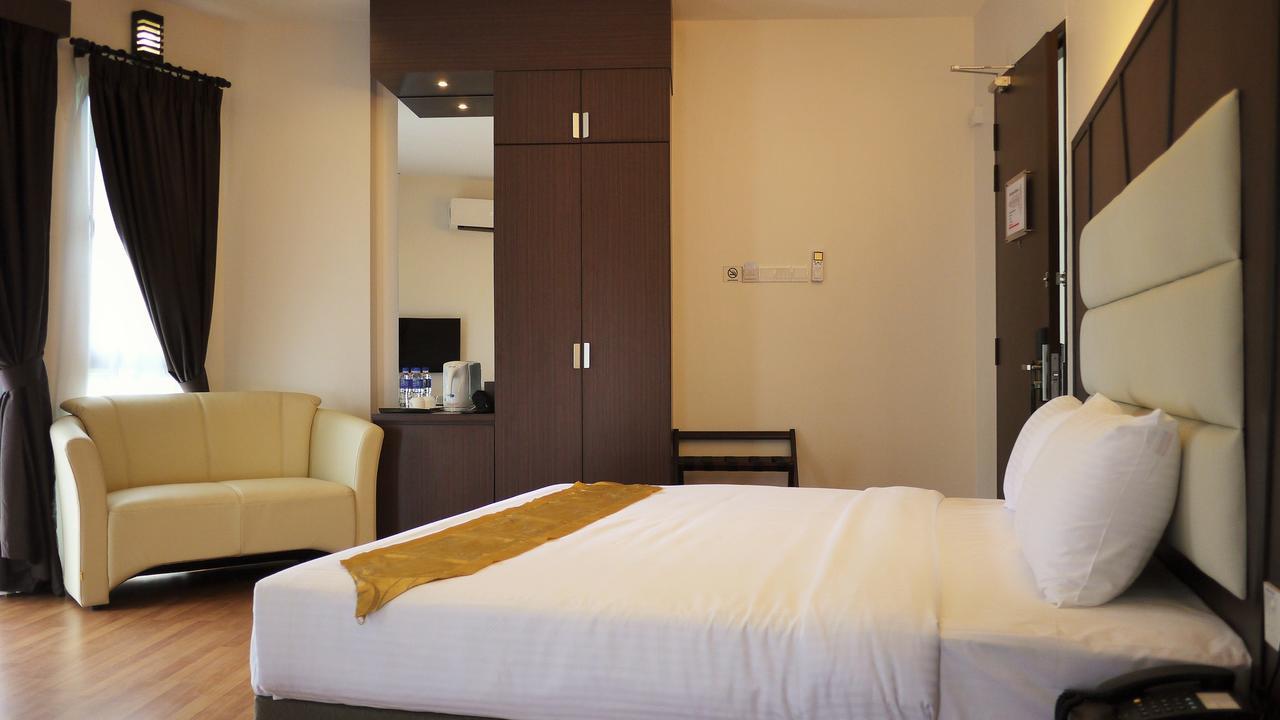 Hotel Grand Baron Taiping Extérieur photo